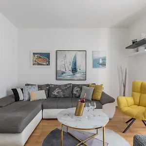 Apartment Place, Split