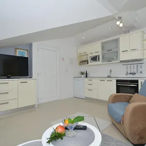 villa-klaudia-trogir.hotels-in-trogir.com/