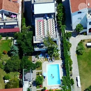apartments-bozana-bibinje.hotelinzadar.com/